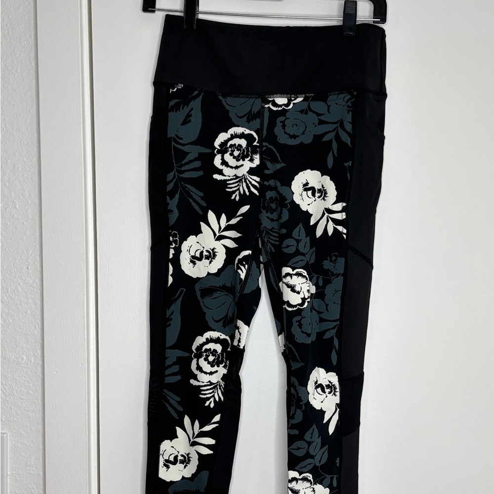 LuLaRoe “Fearless” Crop Fitness Leggings